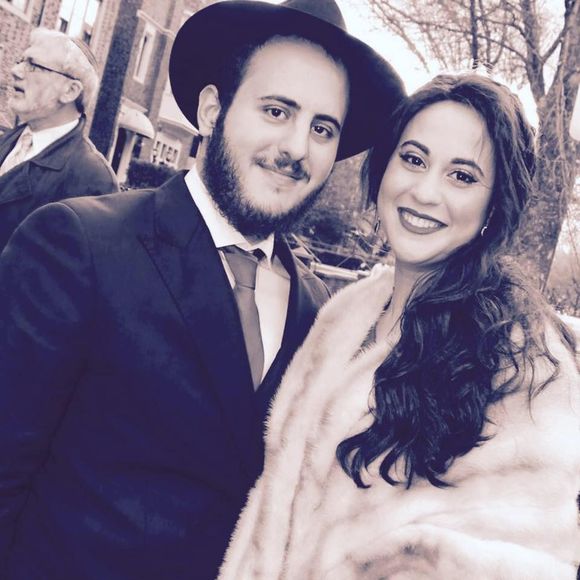 Meet your Posher, Leora - Picture 1 of 1